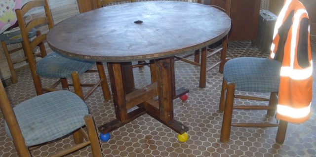 table ronde en bois de touret